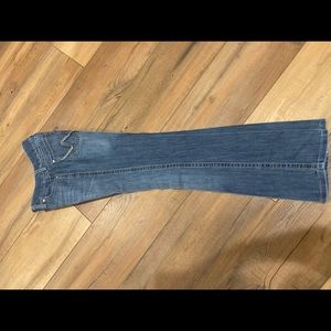 Women’s wrangler Mae jeans